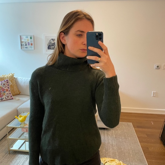 Two tone Cashmere Turtleneck Sweater - Picture 2 of 6